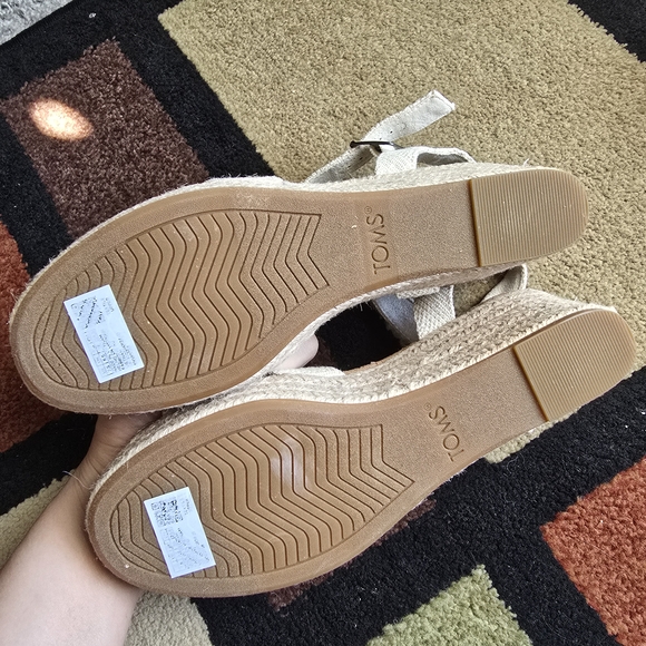 TOMS Women's Tan Espadrille Wedges - Picture 12 of 12